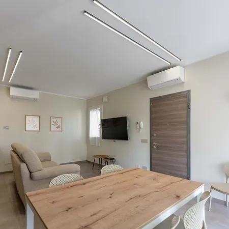 Panaro Apartment *